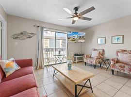 Cozy Beachfront Condo with Pool, condo a Gulf Shores