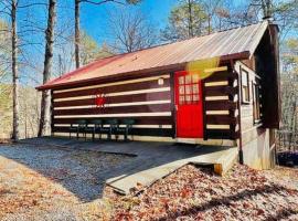 Romantic Honeymoon Hideout with Private hot tub, Hotel in Waldens Creek