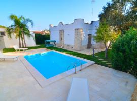 Villa Nadia con Piscina, hotell i Torre Colimena