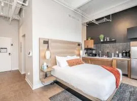 The 333 Suites 204 - Stay for 2