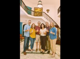 Celeste Luxury Bungalow, ξενοδοχείο με υδρομασάζ σε Pūrnānkuppam