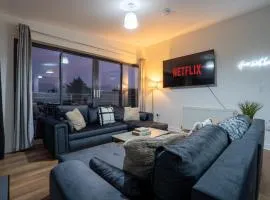 Penthouse in Central Nottingham with Hot tub and Games