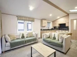 Fir Tree Lodge with Hot Tub