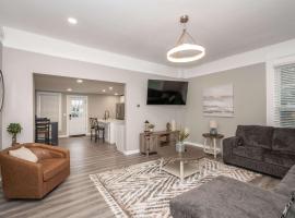 The Gathering House - Home for 6، فندق في Harrison
