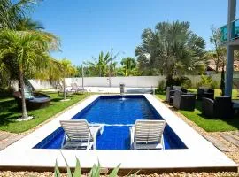 Casa com Piscina, Quadra de Areia e Churrasqueira