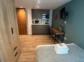 Studio Flat Close to Queen Square - Flat 1B