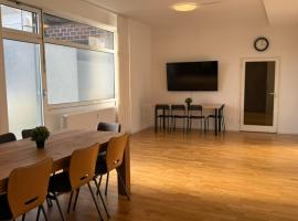 T&K Apartments - Comfortable 4 and 5 room Apartments - 20min Fair Messe CGN, hotel i Overath