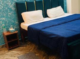 Glory hotel, hotel in Noida