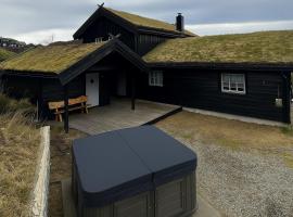 Nice cottage in quiet surroundings, surrounded by beautiful nature, near Gullingen, hotel v destinaci Gullingen