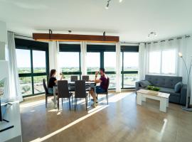 Apartamento familiar en Torreblanca con vistas al mar, aire acondicionado y cerca de la playa, hotel in Torreblanca