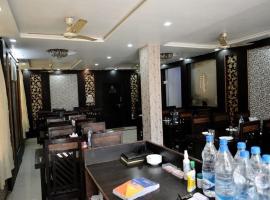 Hotel O Gayatri Palace, ξενοδοχείο σε Tājganj