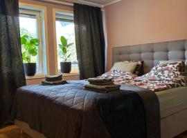 Close to Gothenburg & the sea - with your own sauna!, מלון בBilldal