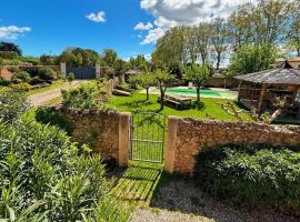 Le jardin secret bnb, Hotel in Villeneuve-lès-Béziers