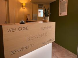 Brit Hotel L'Arrivée Guingamp, hotel v destinaci Guingamp