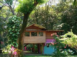 Casa Pitahaya Marbella with AC, Swimming Pool, Skate Bowl & walking distance Beach for Surfers and Nature Lovers, khách sạn ở Marbella