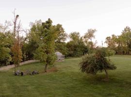 Compass Retreat - The Lower Suite, hotel en Buchanan