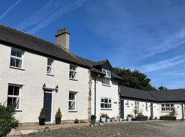 Superb Location - 'The Annexe' - at Ty Moel Isaf, hotel in Amlwch