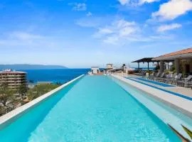 2BR Luxury Condo with Rooftop Pool Zona Romántica