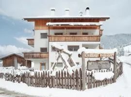 Großkarnaiderhof Ferienwohnungen-Bauernhof-Natur pur