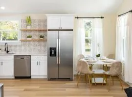 Free parking, Free WiFi 2 bed home