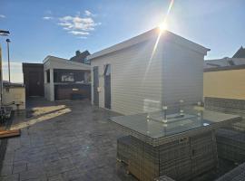 Apartment - Sleeps 4 - Hot Tub Pet-Friendly, Hotel in Saint Abbs