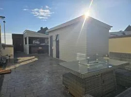 Apartment - Sleeps 4 - Hot Tub Pet-Friendly