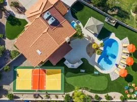 Sleeps 16 Sport Court Heated Pool Putt Putt