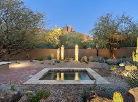 Serenity and southwest charm views hot tub.，位于洞溪的酒店