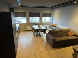 Modern Apartment With Hot Tub in Akureyri, hotel in Akureyri