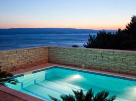 Apartments Mediterranea with heated pool, hotel v destinaci Pisak