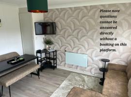 Home on the Broads Just Renovated, Hotel in Lowestoft