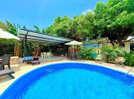 Villa Tranquila - Paraíso Privado con Piscina y Amplios Espacios Naturales con Casa Campestre