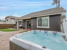 Windtree Retreat Hot Tub Pet-Friendly Fire Pit Near Downtown