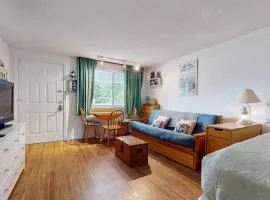 The Lighthouse Getaway -- Holiday House M19