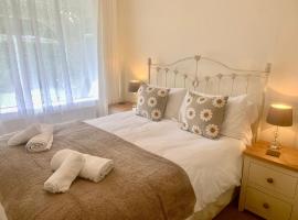 Riverside Bungalow, hotel i Llanbedr