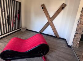 Loveroom Montargis, hotel in Montargis