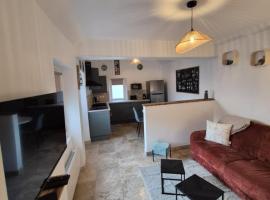 Maison avec terrasse et jardin, Hotel in Senonches