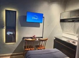 Smart Studio 101 com ar WiFi e garagem prox ao shopping