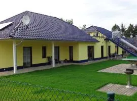 Ferienhaus Strandhaus Sonnenseite links, nur 100m vom Senftenberger See