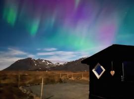 Tiny Cabin Under the Northern Lights, hotel en Hvalfjarðarsveit