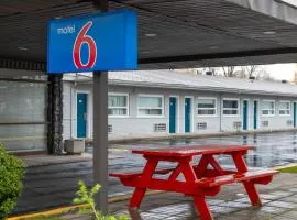 Motel 6 Cornwall, ON