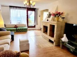 Deck-Apartment next to the forest, free parking