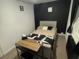 Small Double Flexy Room Located 2 Minutes From Gloucester Royal Hospital