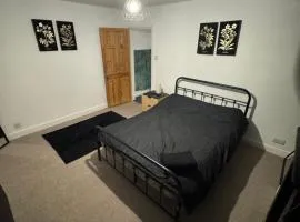 Double Flexy Room Located 2 Minutes From Gloucester Royal Hospital