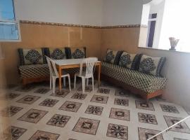 شقة في بني بوعياش, hotel v destinaci Aït Farts