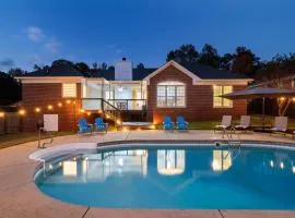The Southern Haven Pool Retreat Near Fort Moore