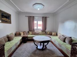 Huge Cozy Apartment, hotel en Larache