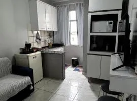 Studio funcional 10 Minutos da Praia com Ar e WiFi Rápido