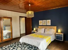 Casa Três Campos, Povoação