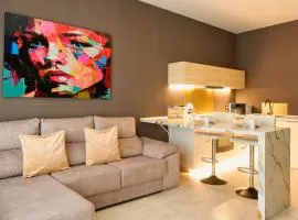 Kosta Homes - Modern Coastal Getaway 400m from Sea